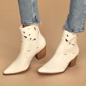 Coconuts By Matisse Acacia White Floral Embossed Cut-Out Pointed-Toe Ankle Boots